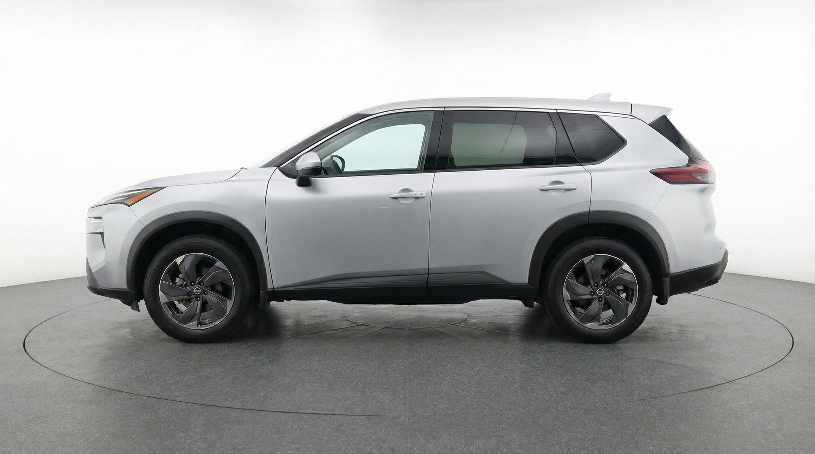 Used 2025 Nissan Rogue SV image 5