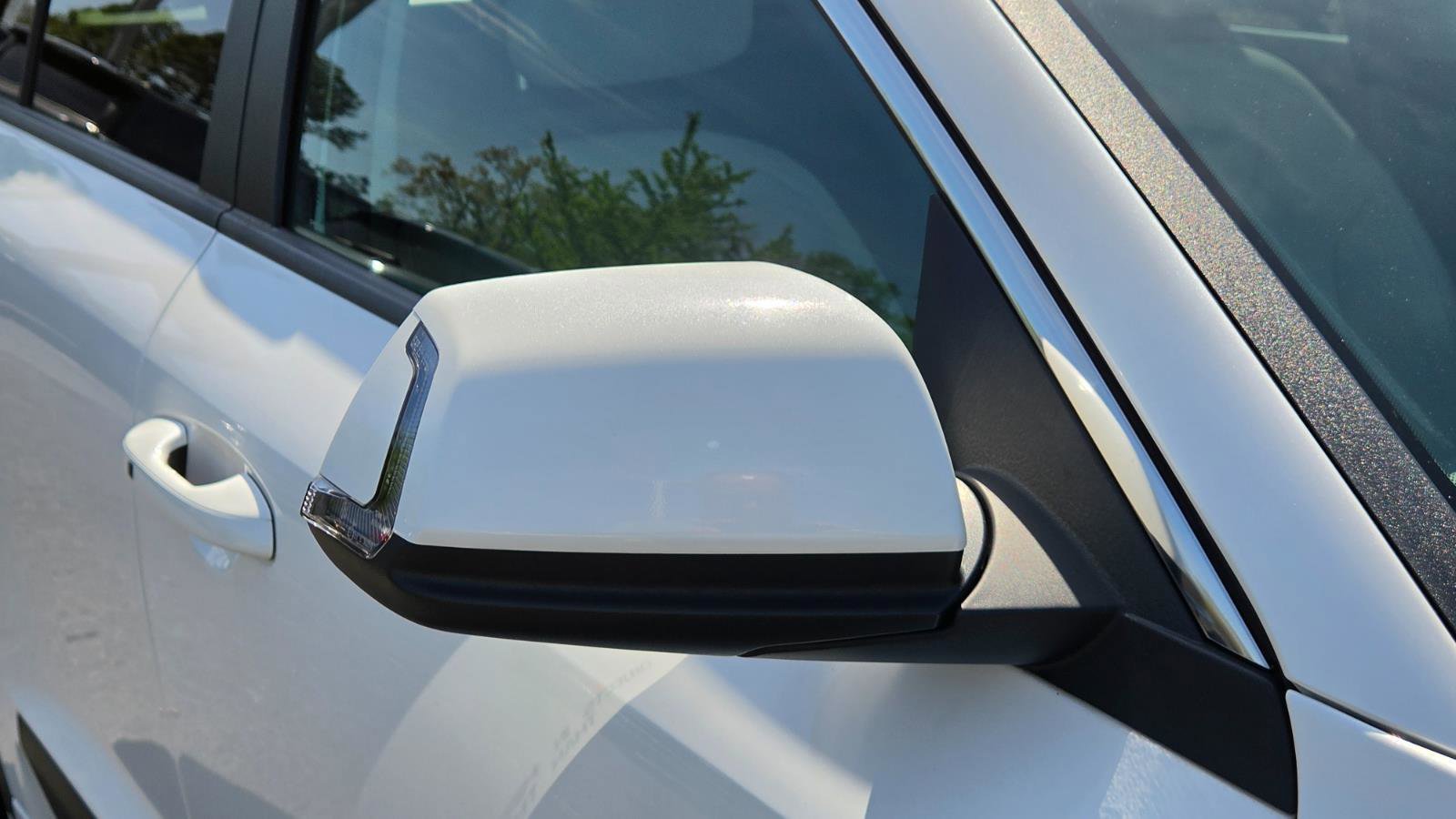 Used 2023 Kia Niro EX image 16