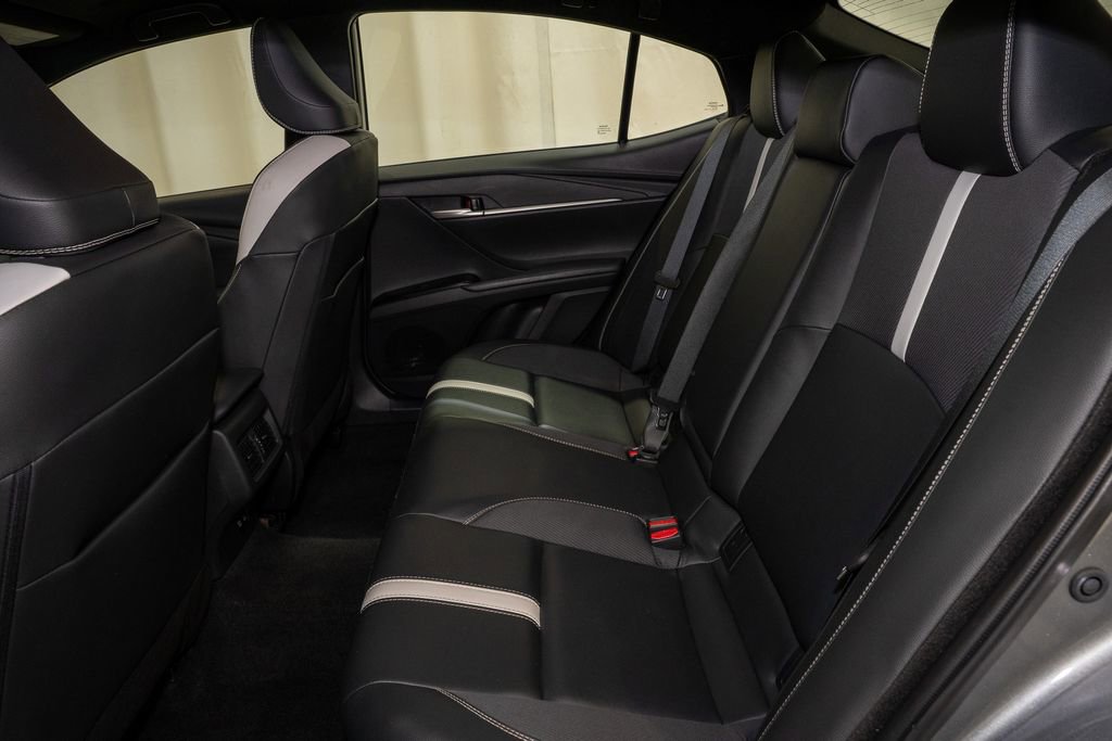 Used 2025 Toyota Camry SE image 7
