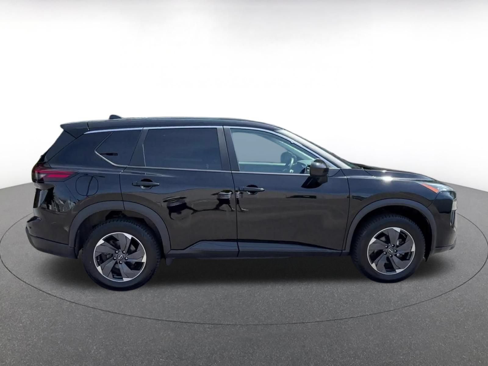 Used 2025 Nissan Rogue SV AWD/4WD image 13