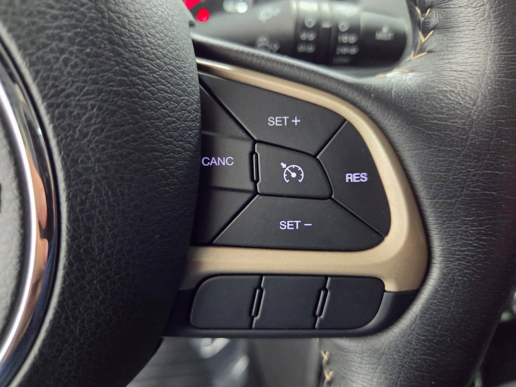 Used 2017 Jeep Renegade Trailhawk AWD/4WD image 35