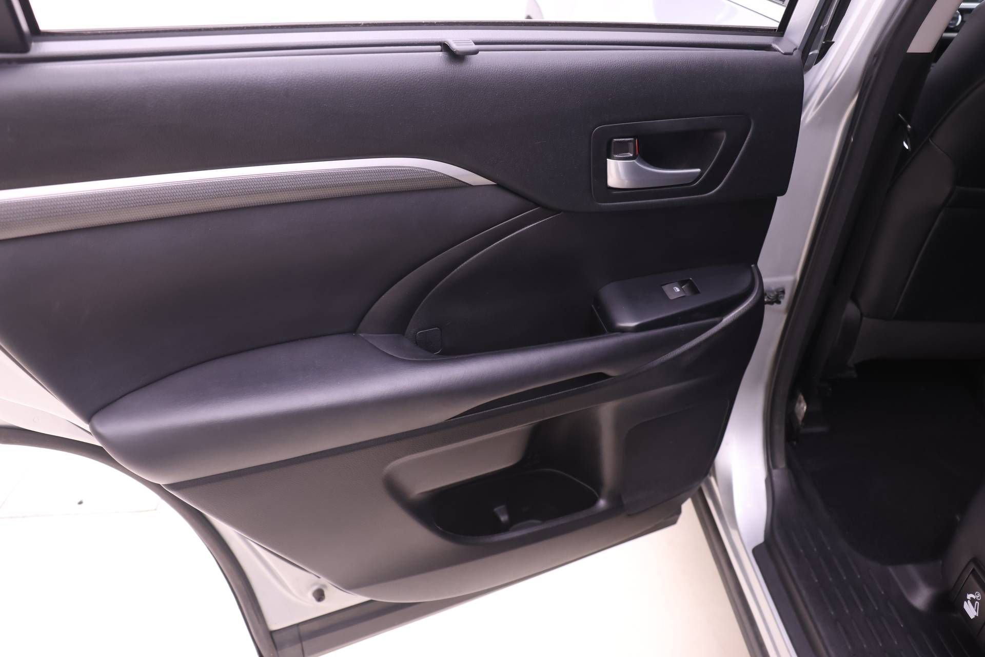 Used 2018 Toyota Highlander SE AWD/4WD image 24