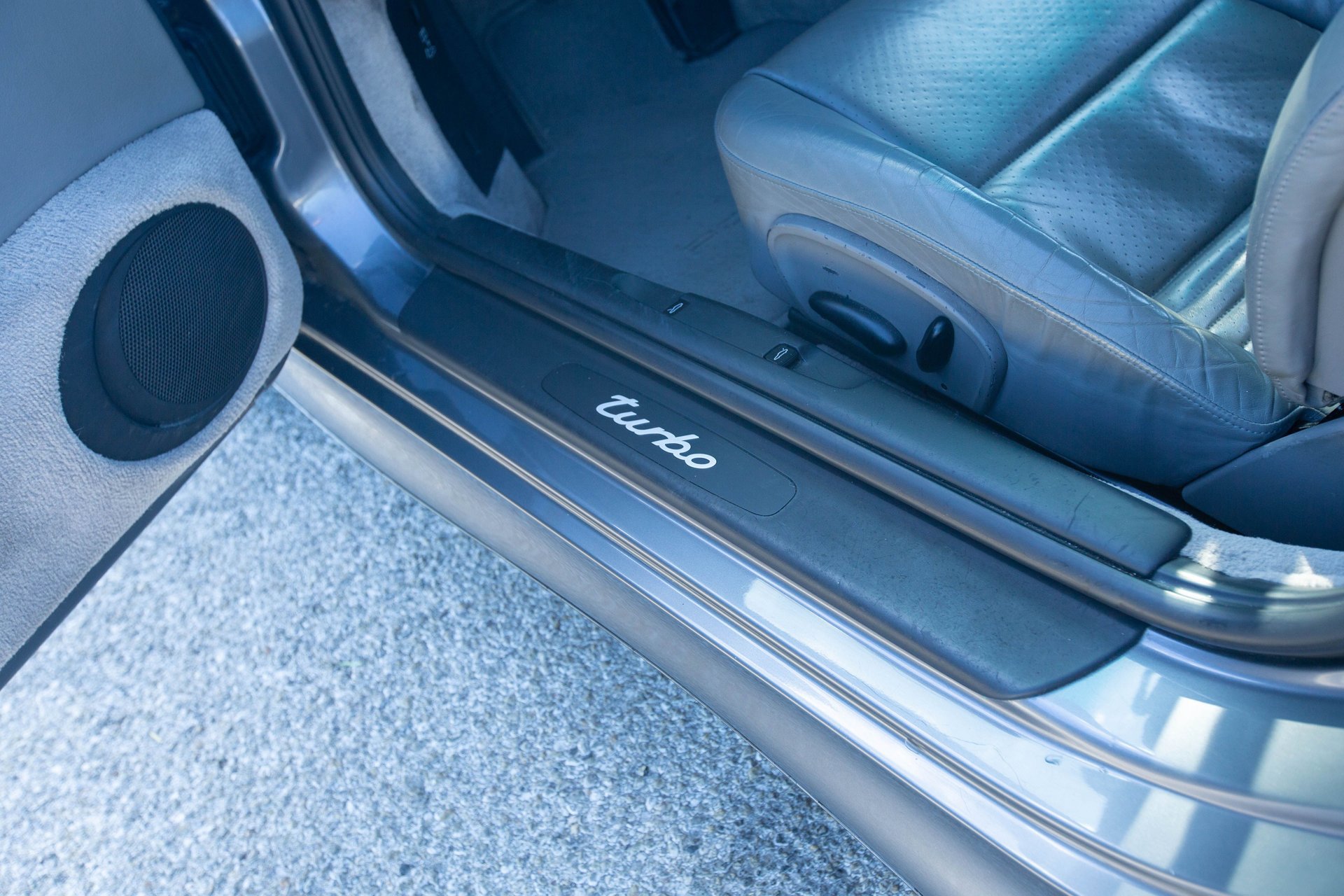 Used 2001 Porsche 911 Turbo image 38