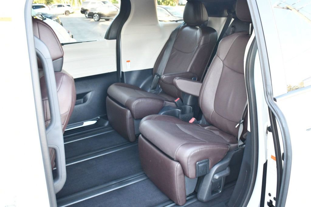 Used 2024 Toyota Sienna Platinum image 18
