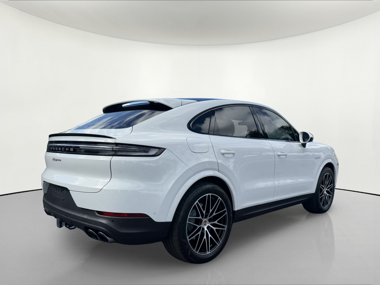 Certified 2025 Porsche Cayenne E-Hybrid Coupe AWD/4WD image 5