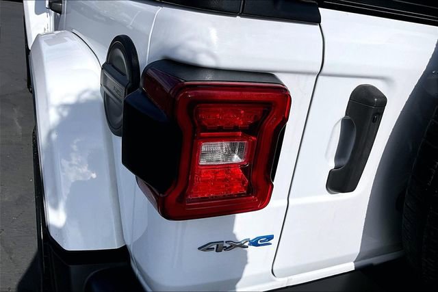 Used 2023 Jeep Wrangler Unlimited Sahara image 23