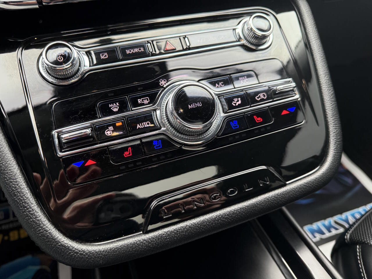 Used 2022 Lincoln Corsair AWD w/ Premium Package image 25