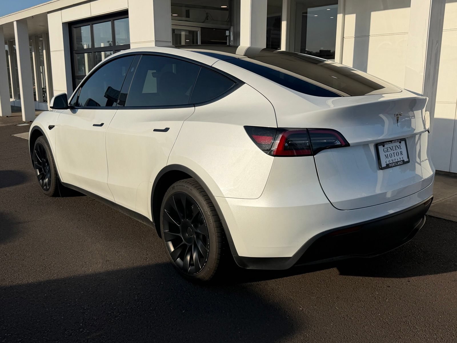 Used 2024 Tesla Model Y Long Range AWD/4WD image 3