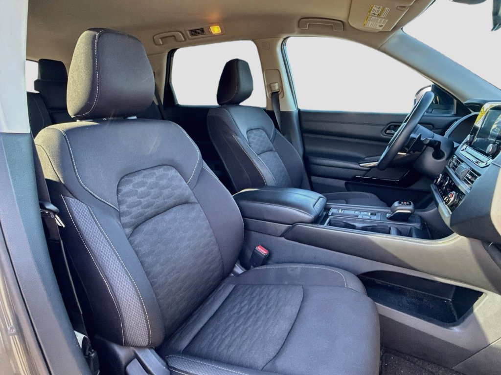 Used 2024 Nissan Pathfinder S FWD image 31