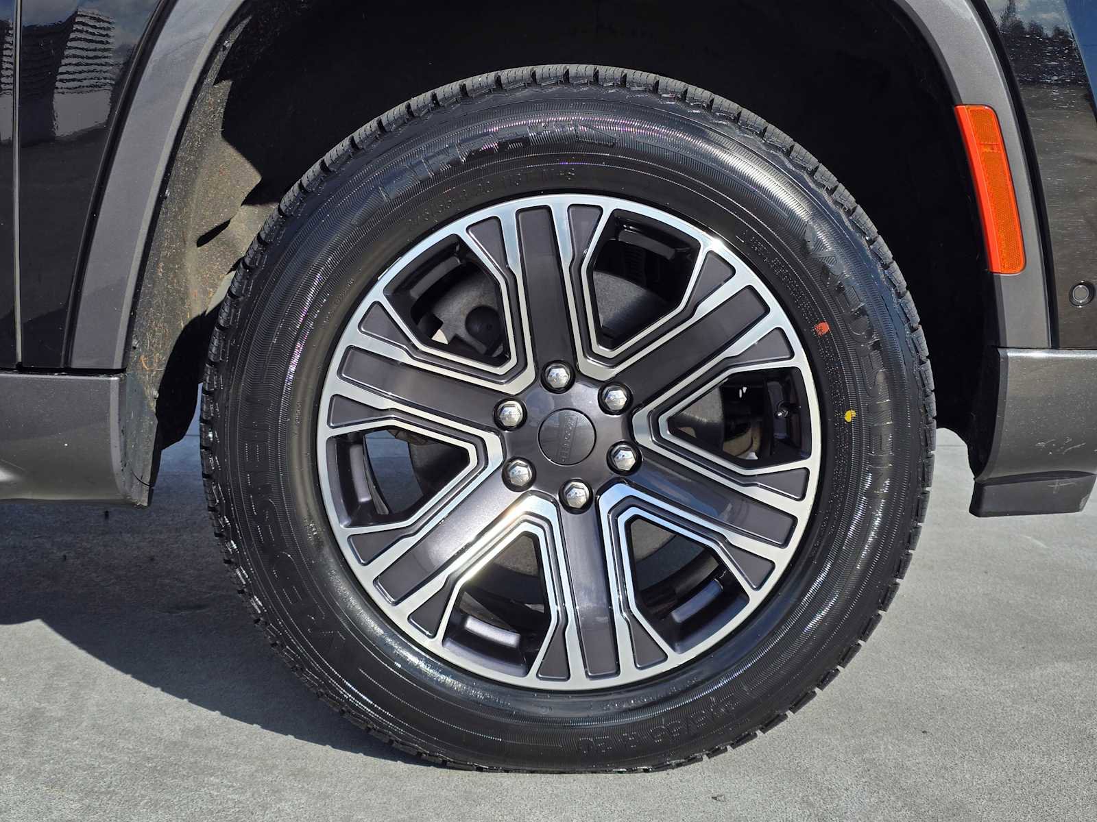 Used 2022 Jeep Wagoneer Series III w/ Flexible Seating Group image 9