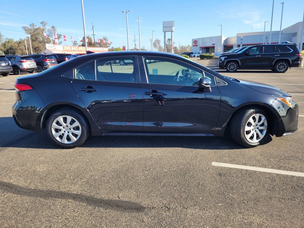 Used 2024 Toyota Corolla LE FWD image 3