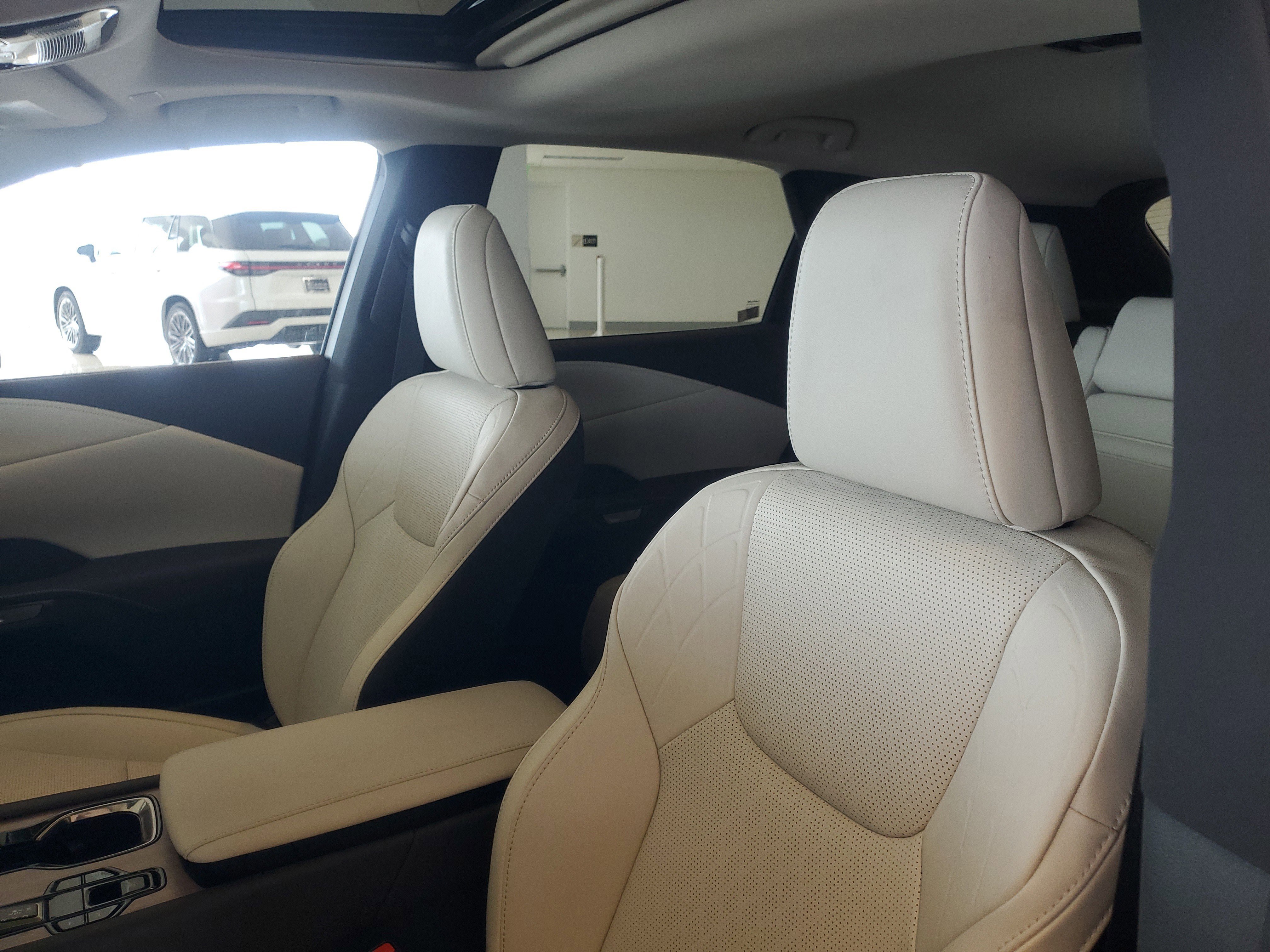 Used 2025 Lexus RX 350 Premium Plus w/ Convenience Package AWD/4WD image 21