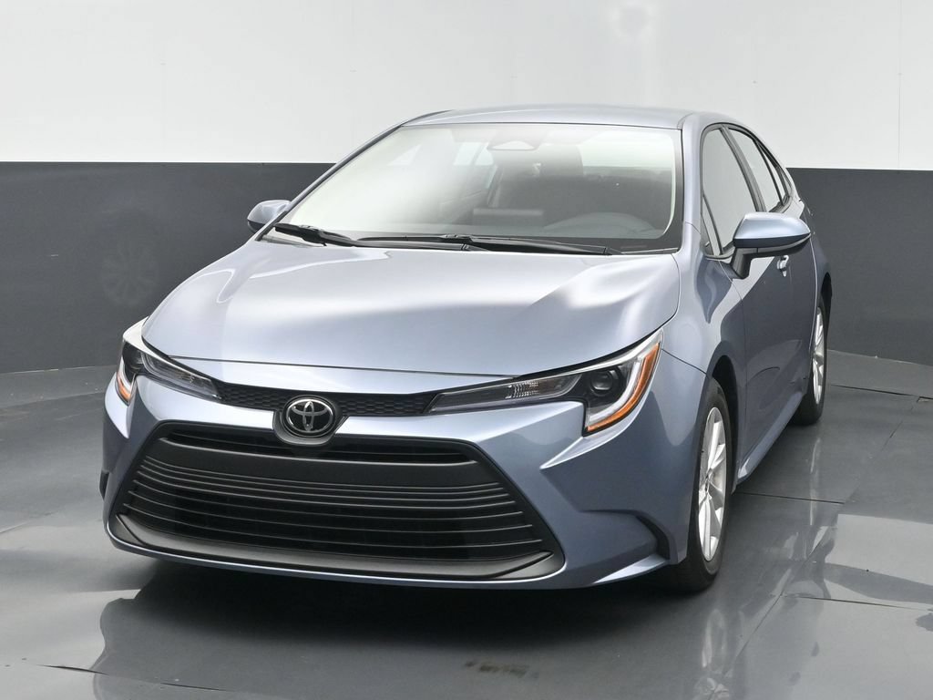 Used 2026 Toyota Corolla LE w/ LE Premium Package FWD image 2