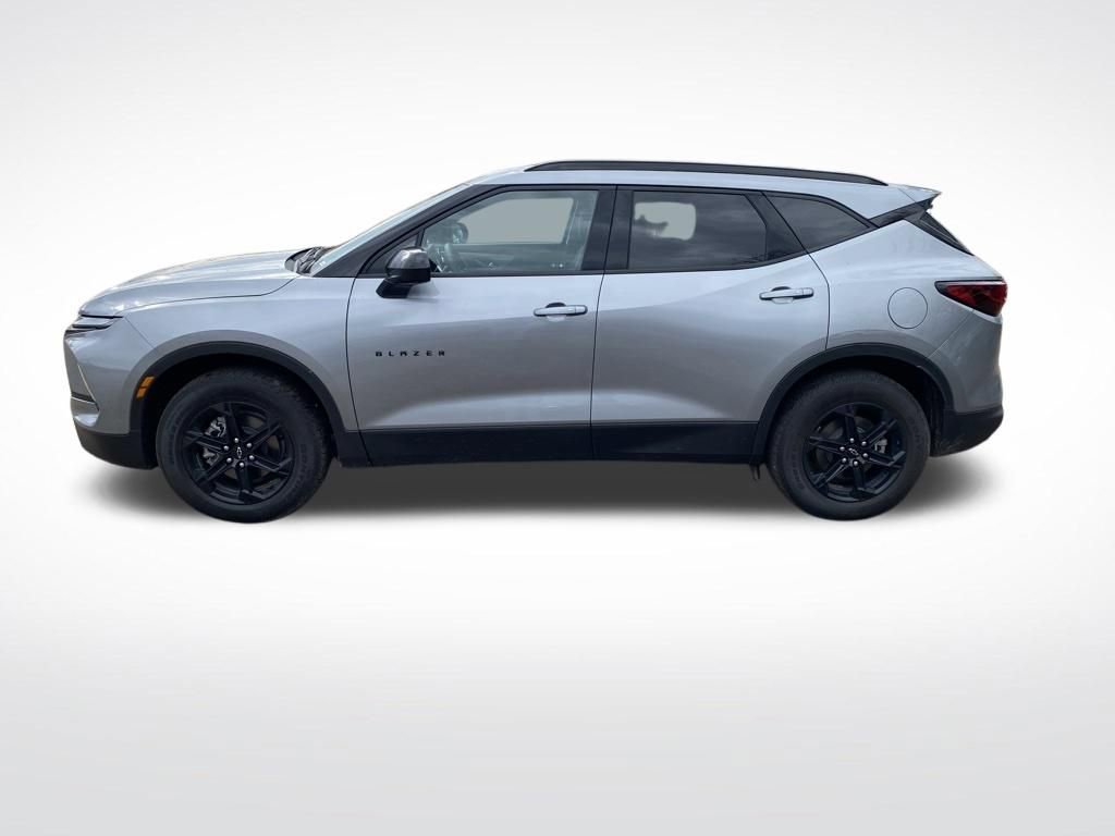 Used 2025 Chevrolet Blazer LT w/ Convenience Package image 3