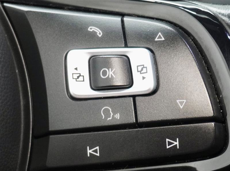 Used 2016 Volkswagen Golf R 4-Door image 15