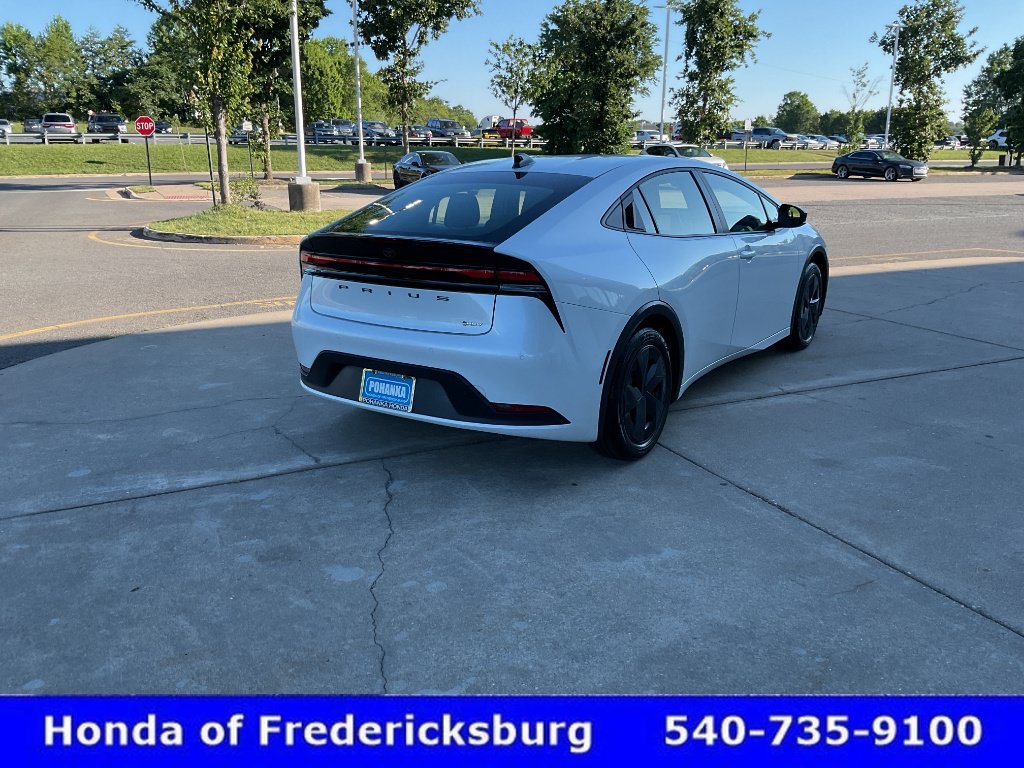 Used 2026 Toyota Prius LE FWD image 5