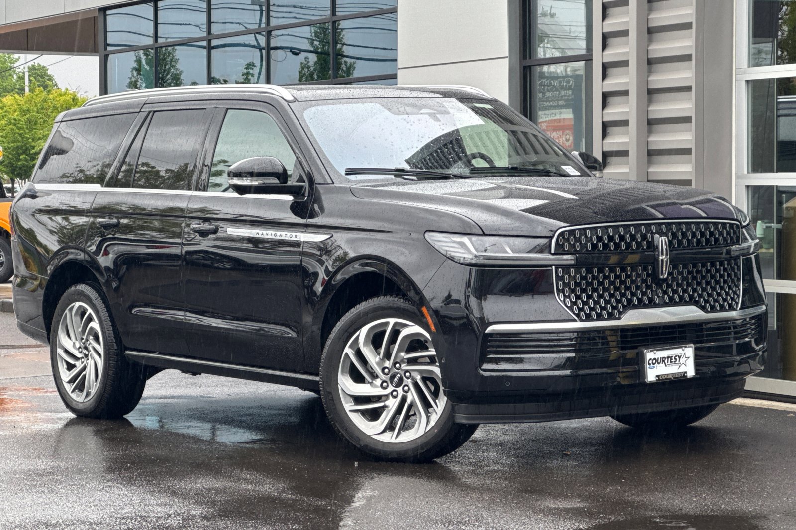 Used 2025 Lincoln Navigator Reserve image 1