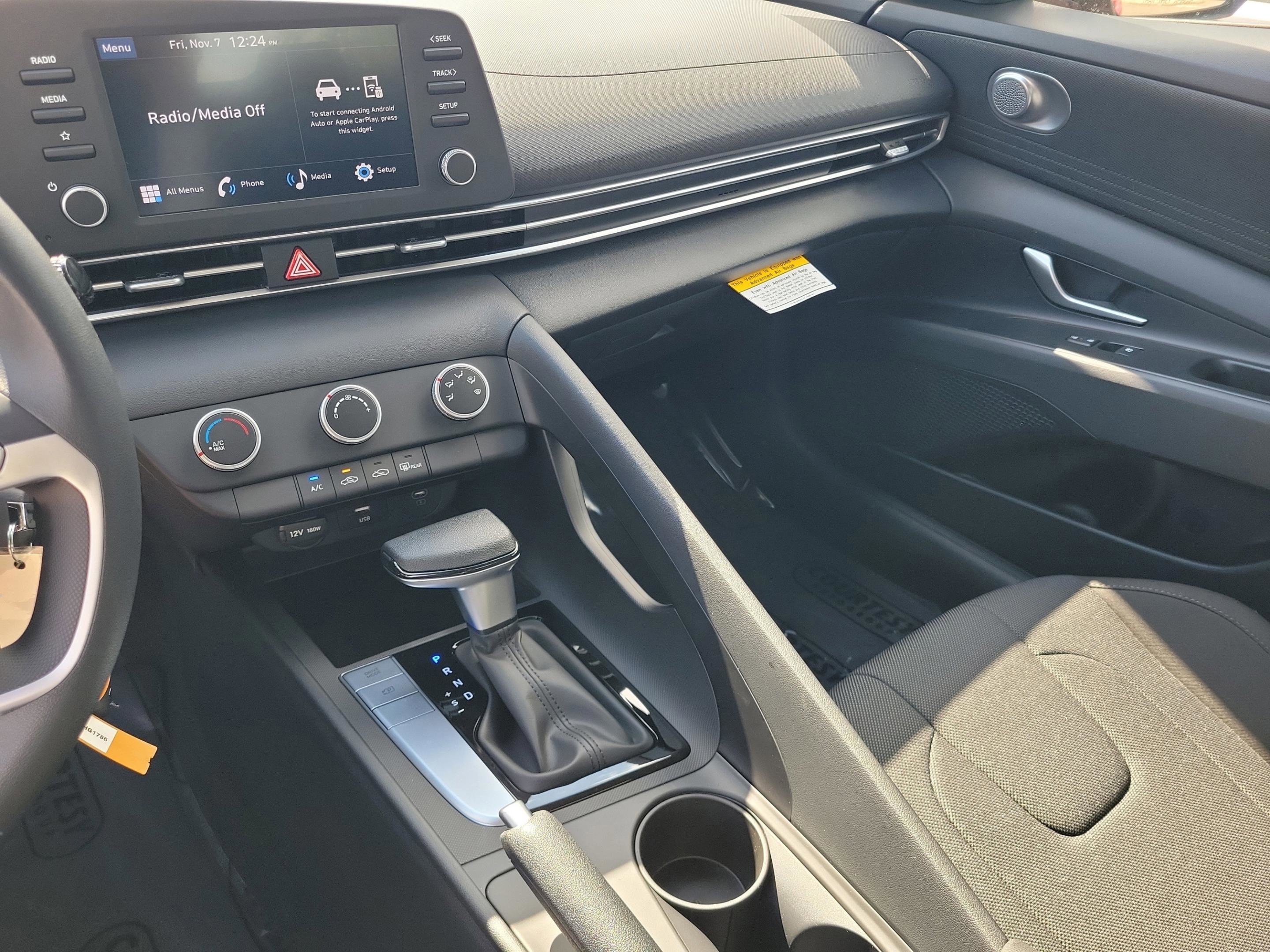 New 2026 Hyundai Elantra SE image 13