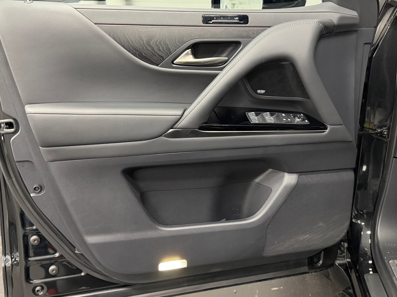 Used 2024 Lexus LX 600 4WD w/ Interior Upgrade Package image 20