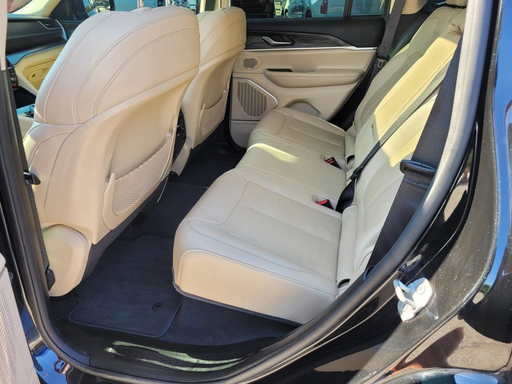 Used 2022 Jeep Grand Cherokee Limited AWD/4WD image 3