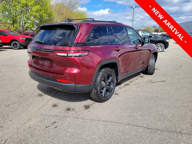 Used 2024 Jeep Grand Cherokee Altitude AWD/4WD image 4