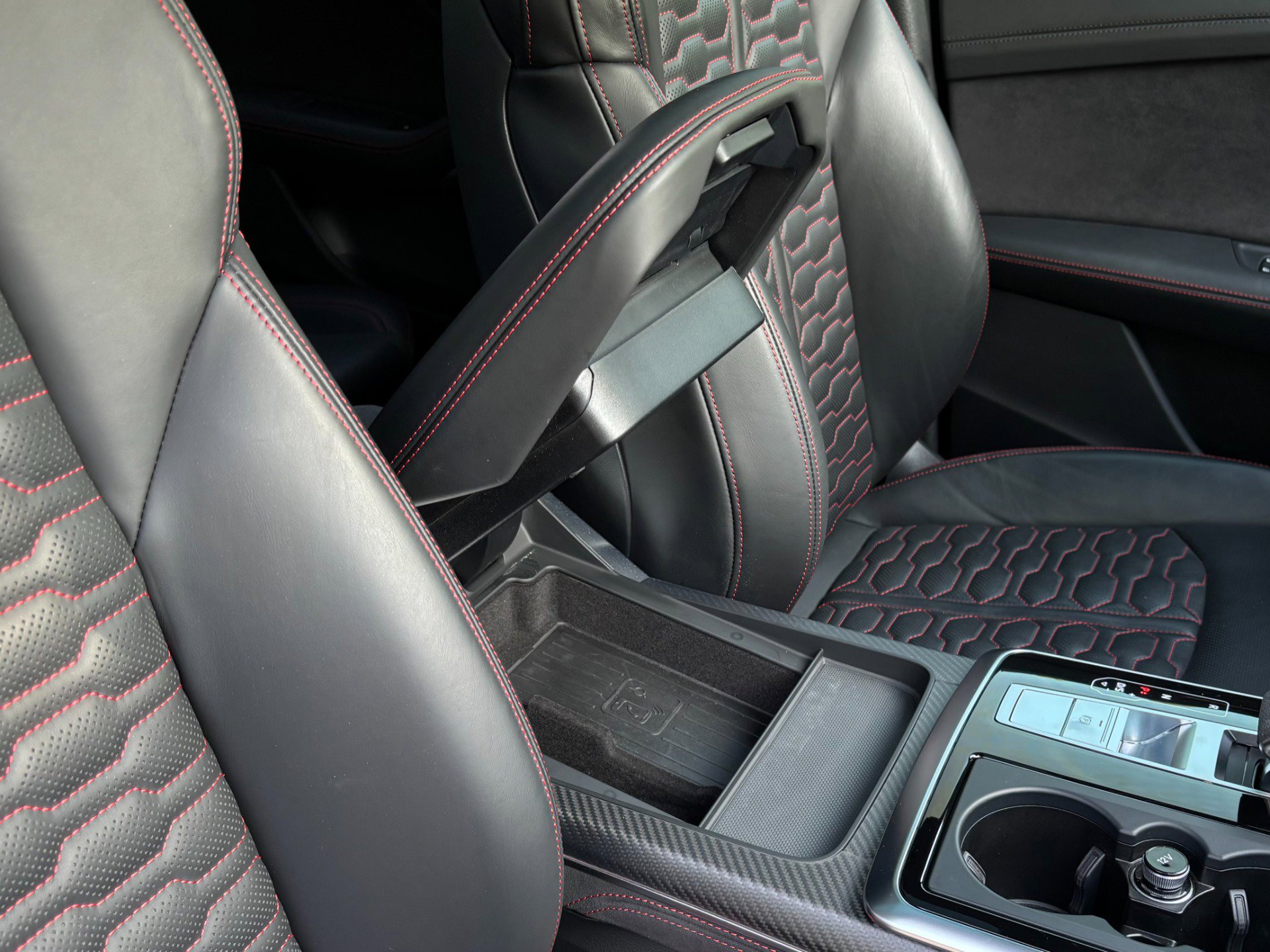 Used 2023 Audi RS Q8 w/ Black Optic Package image 28