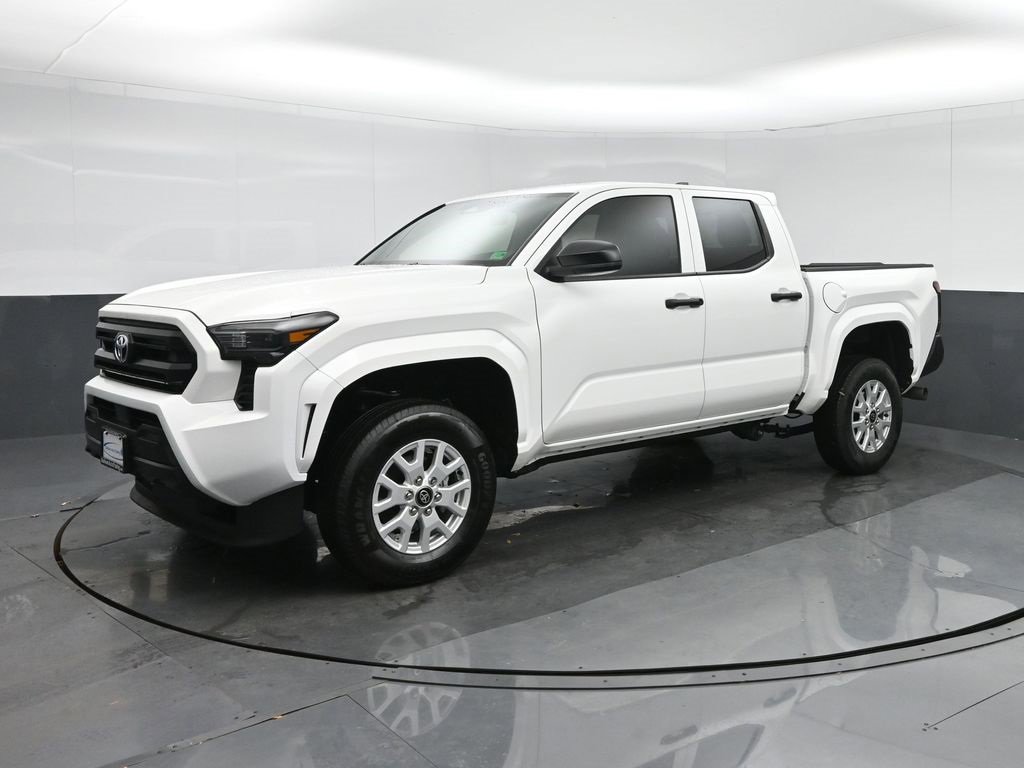 Used 2025 Toyota Tacoma SR image 3