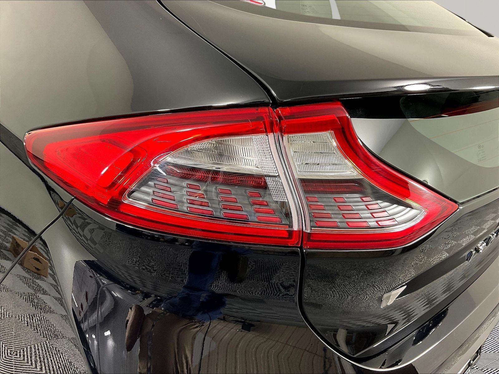 Used 2019 Hyundai Ioniq Limited FWD image 23