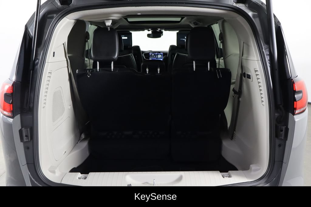 Used 2023 Chrysler Pacifica Limited w/ Uconnect Theater Family Group AWD/4WD image 18