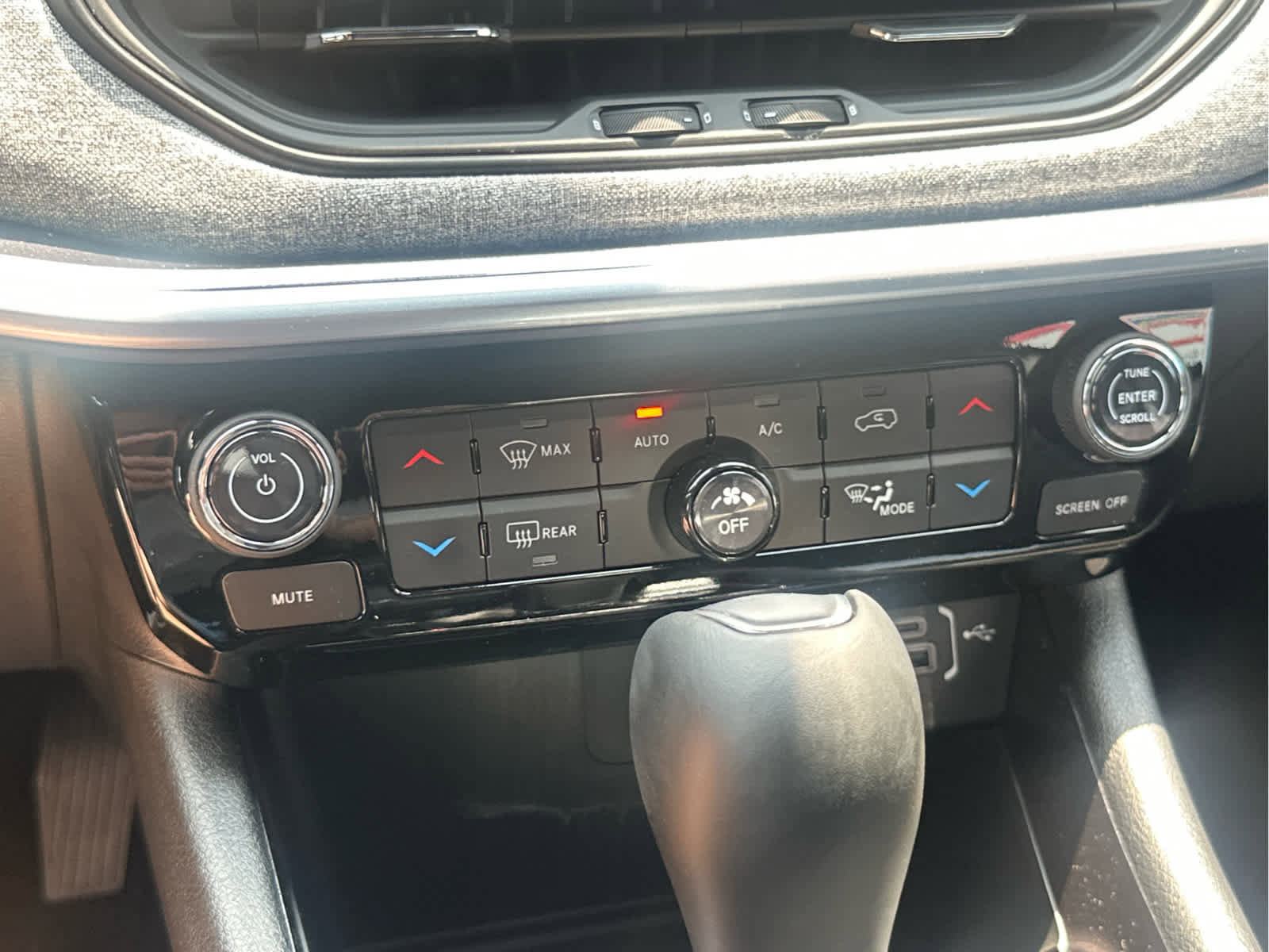 New 2025 Jeep Compass Latitude w/ Convenience Group image 36