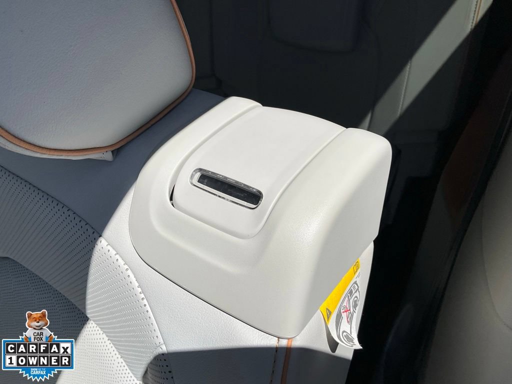Used 2025 Volkswagen ID. Buzz 1st Edition AWD/4WD image 29