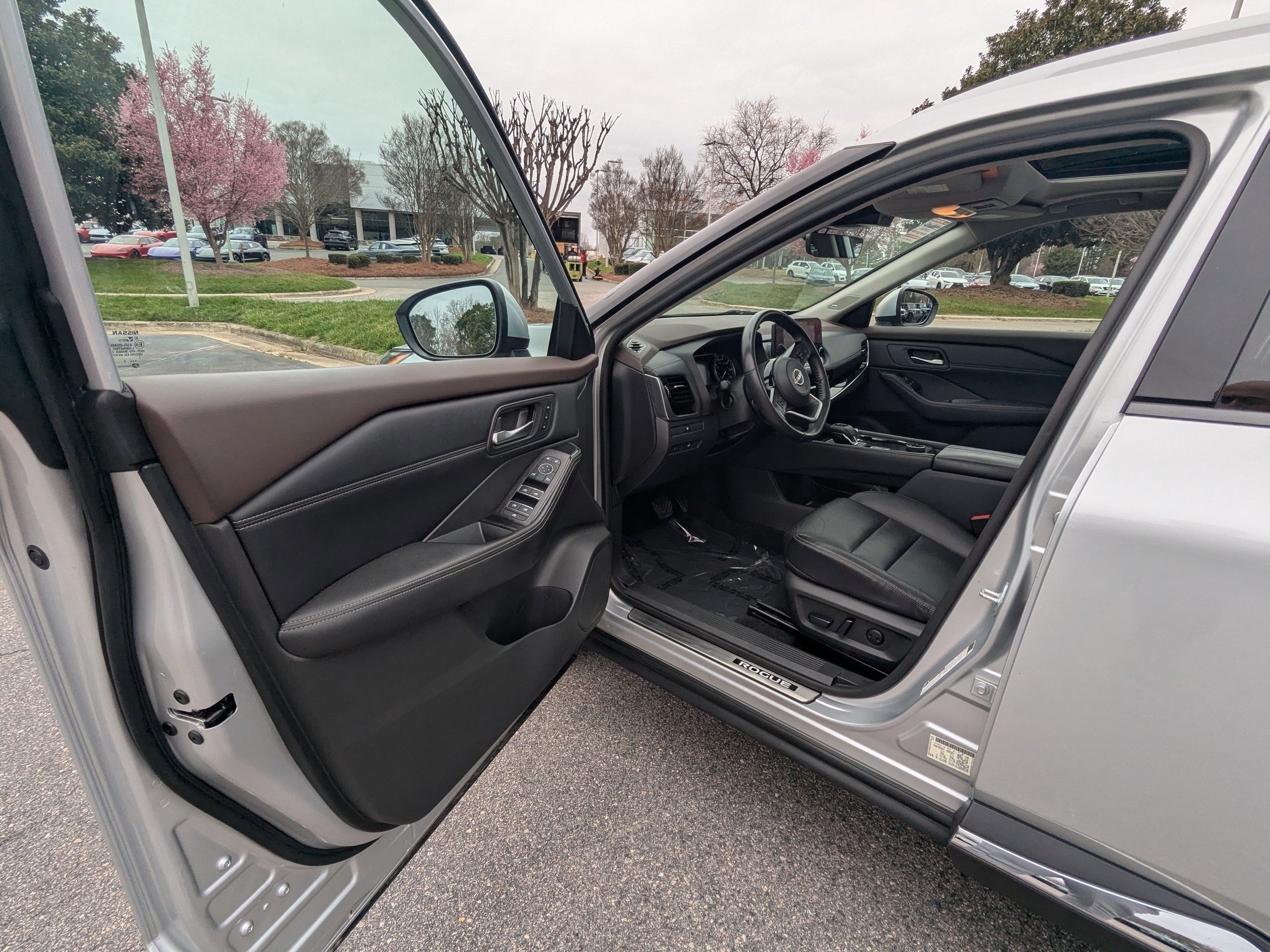 Used 2022 Nissan Rogue SL w/ SL Premium Package image 8