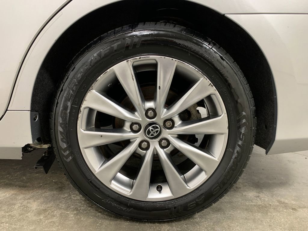 Used 2017 Toyota Camry XLE w/ Moonroof Package image 23