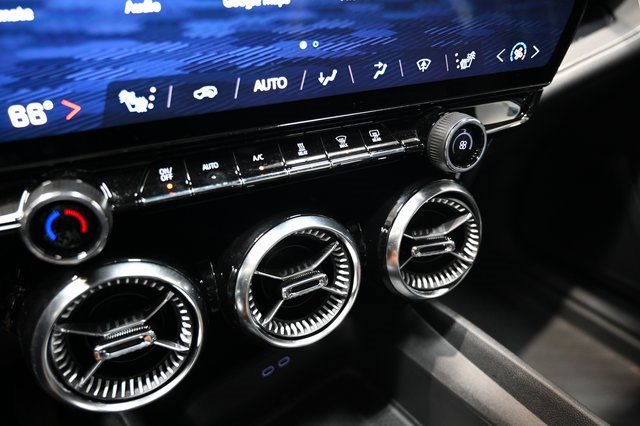 Used 2025 Chevrolet Blazer EV LT image 17