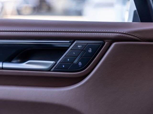 Certified 2025 Porsche Macan Electric image 43