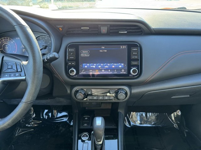 Used 2022 Nissan Kicks SR w/ Premium Package image 2