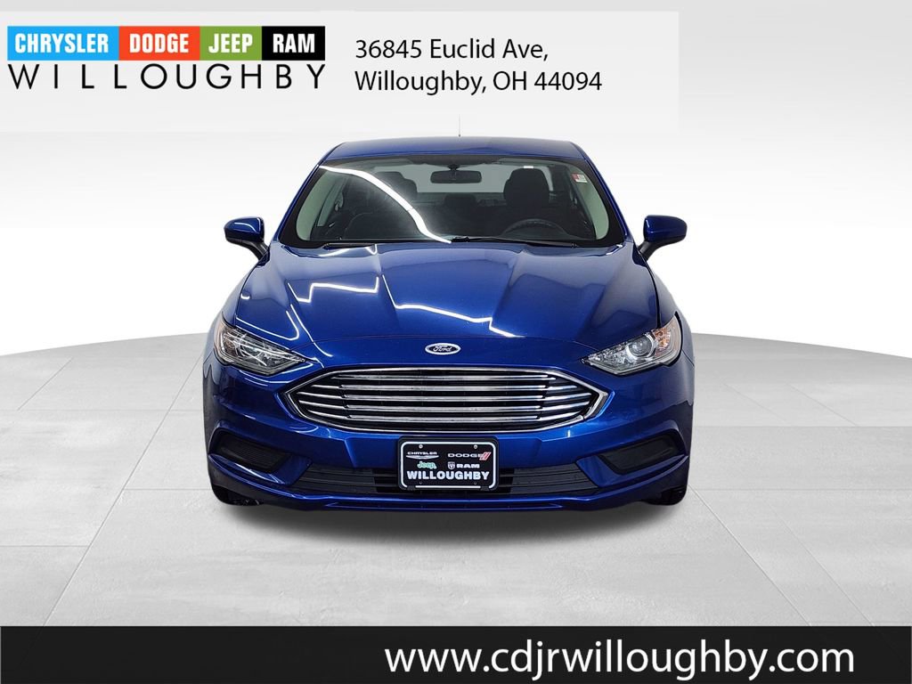 Used 2017 Ford Fusion SE FWD image 2