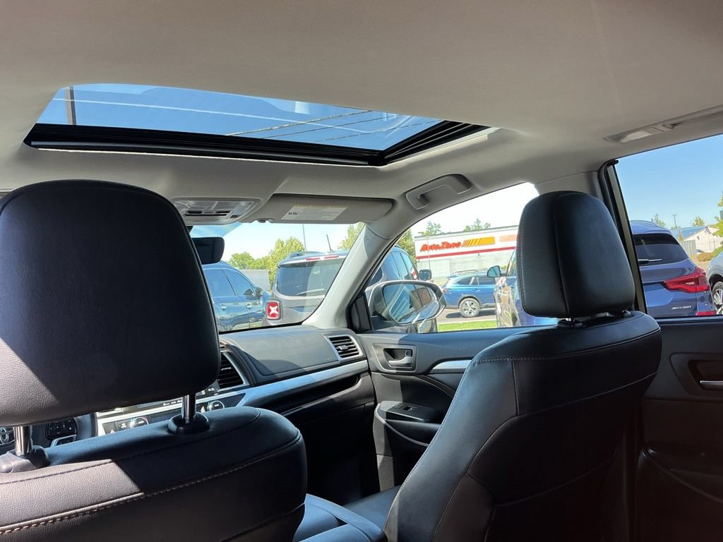 Used 2019 Toyota Highlander XLE AWD/4WD image 26