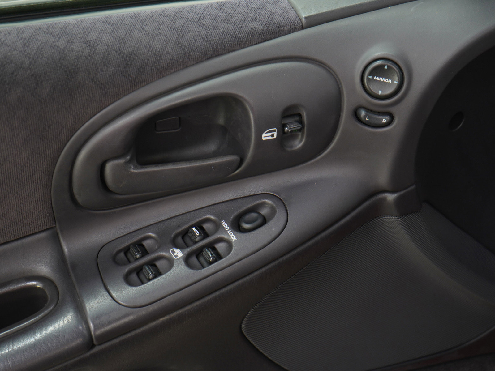Used 2000 Dodge Intrepid FWD image 19
