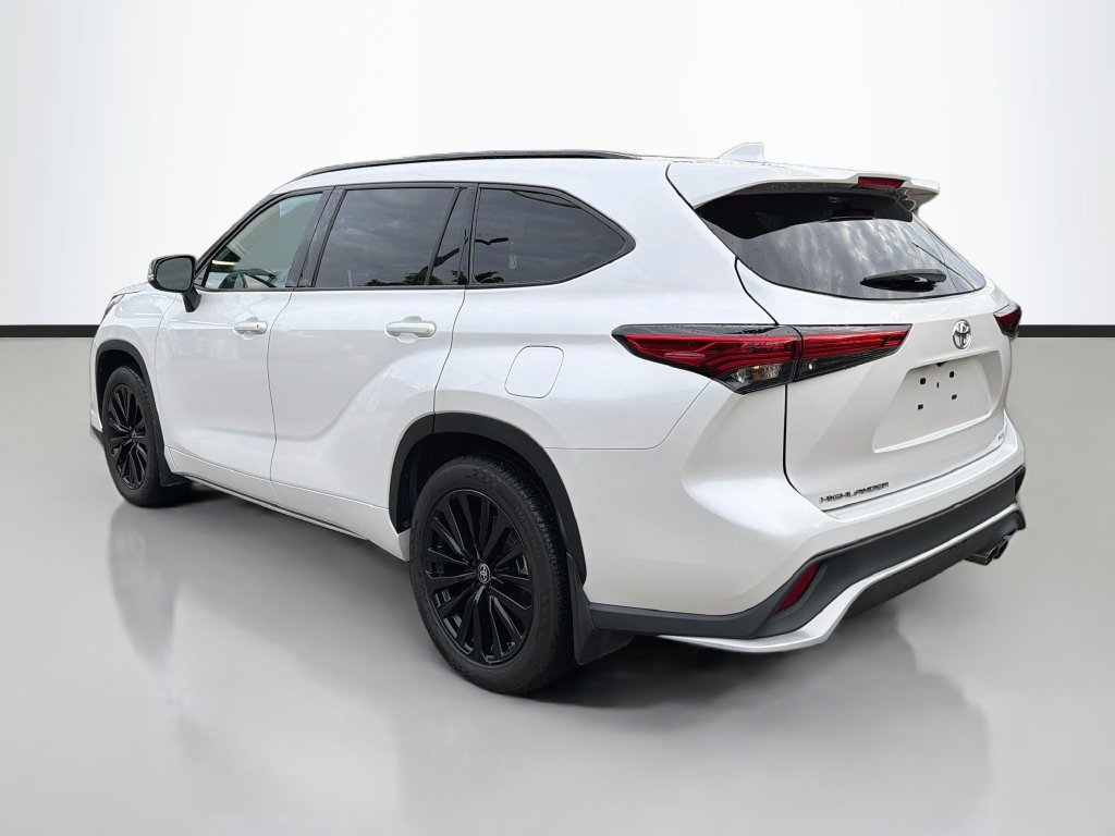 Used 2023 Toyota Highlander XSE FWD image 5