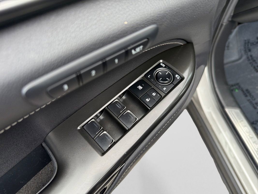 Used 2022 Lexus NX 350 Premium image 11