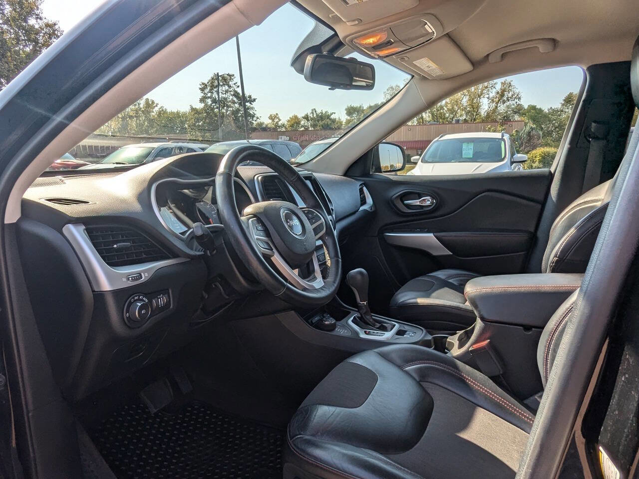 Used 2017 Jeep Cherokee Trailhawk w/ Cold Weather Group image 14