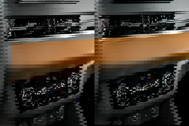 New 2025 Mitsubishi Outlander SEL image 21