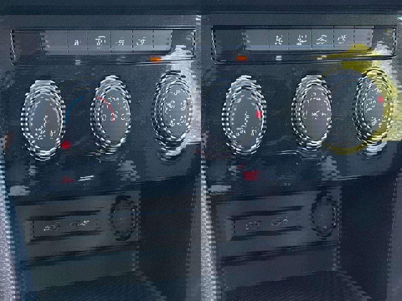 Used 2025 Volkswagen Taos S image 32