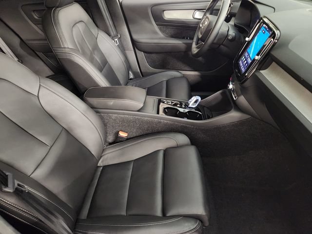 Certified 2026 Volvo XC40 B5 Plus AWD/4WD image 3