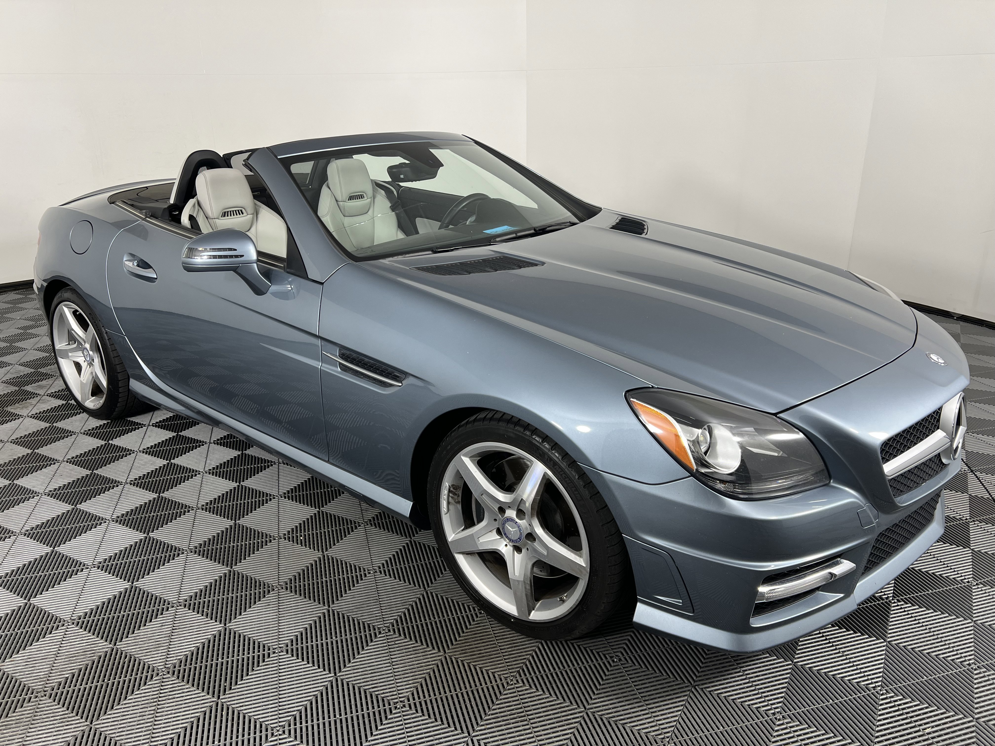 Used 2012 Mercedes-Benz SLK 350 image 5