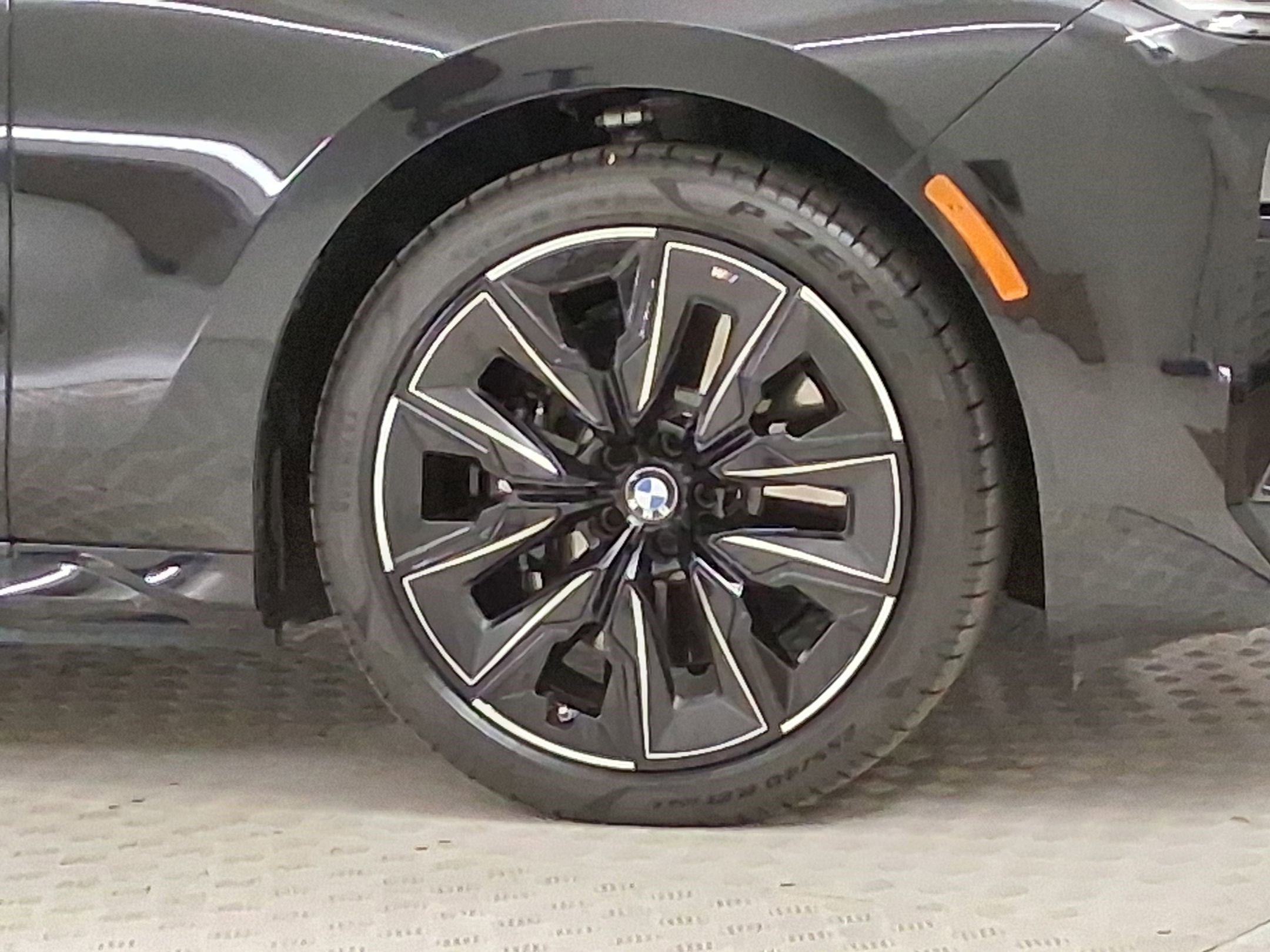 Certified 2025 BMW 750e xDrive w/ Premium Package AWD/4WD image 10