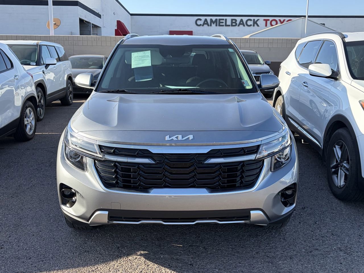 Used 2025 Kia Seltos EX FWD image 3