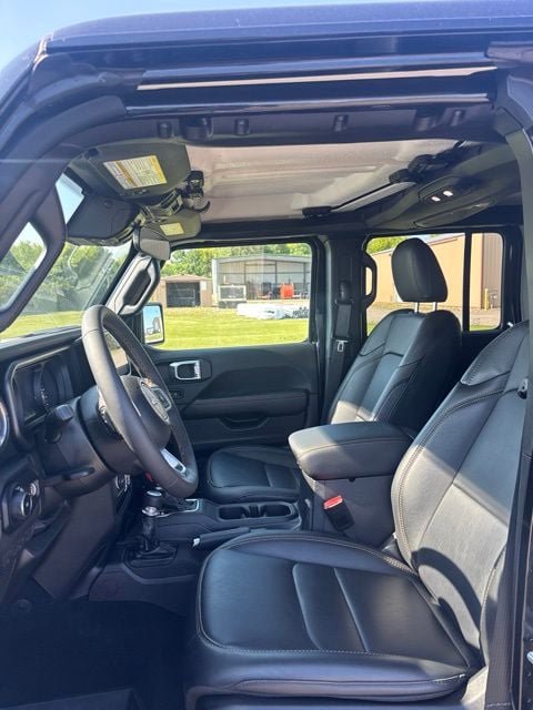 Used 2024 Jeep Wrangler Unlimited Sahara w/ Dual Top Group AWD/4WD image 7