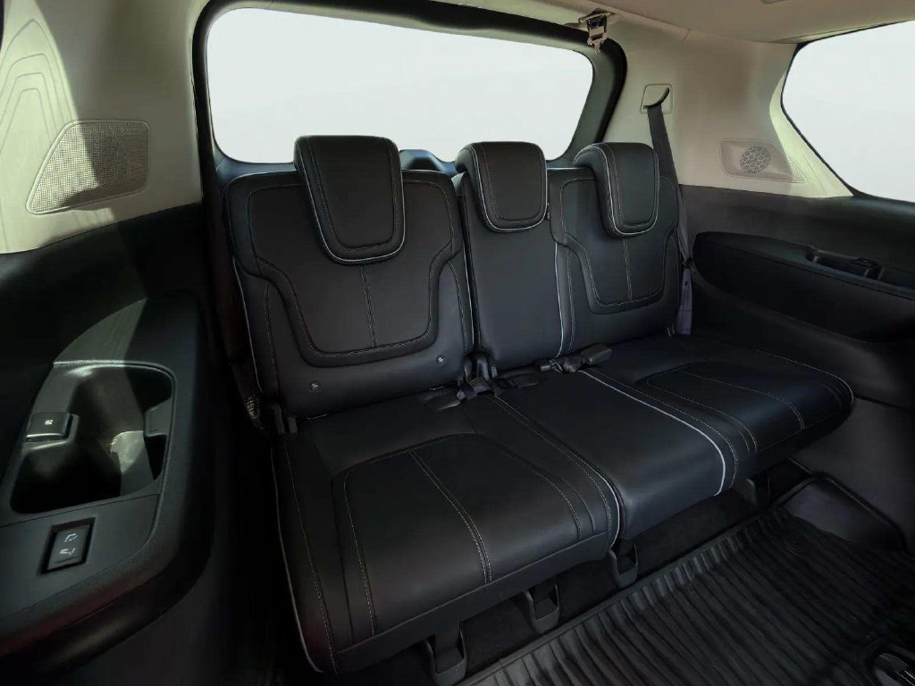 Used 2025 INFINITI QX80 Sensory AWD/4WD image 29